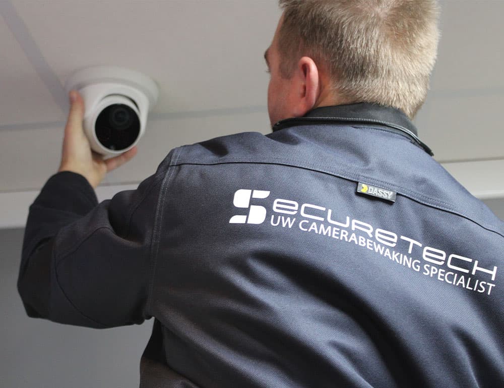 Securetech specialist in gesprek met klant