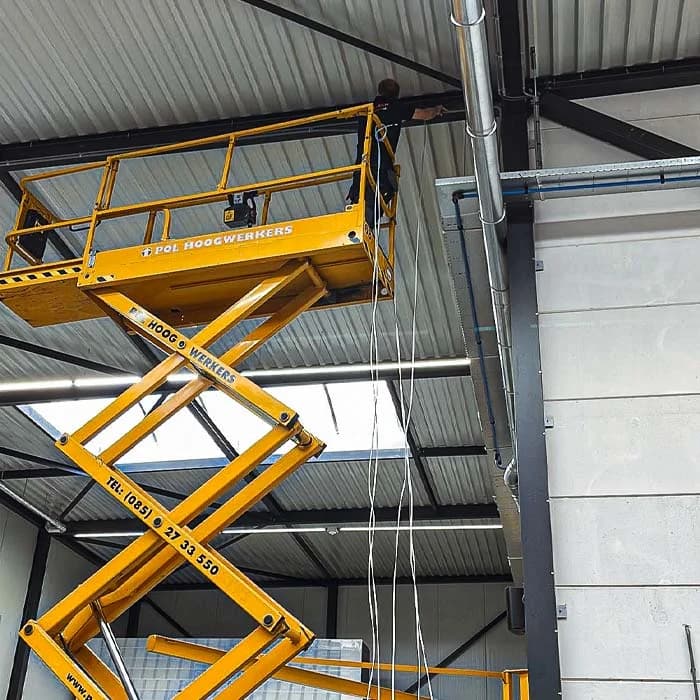 Infrastructuur en bekabeling van camerasysteem door Securetech monteurs