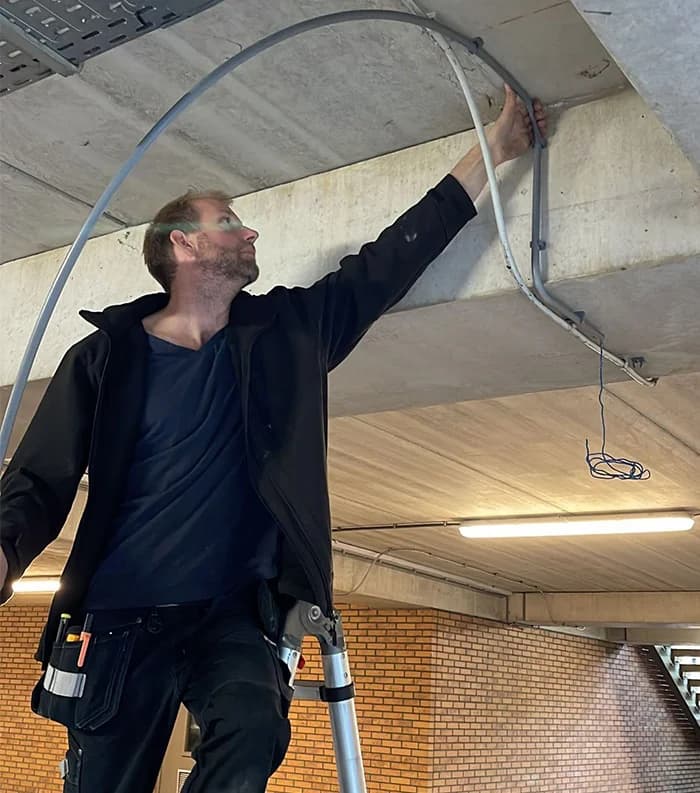 Laatste afwerking camerabeveiliging in parkeergarage VvE Murano