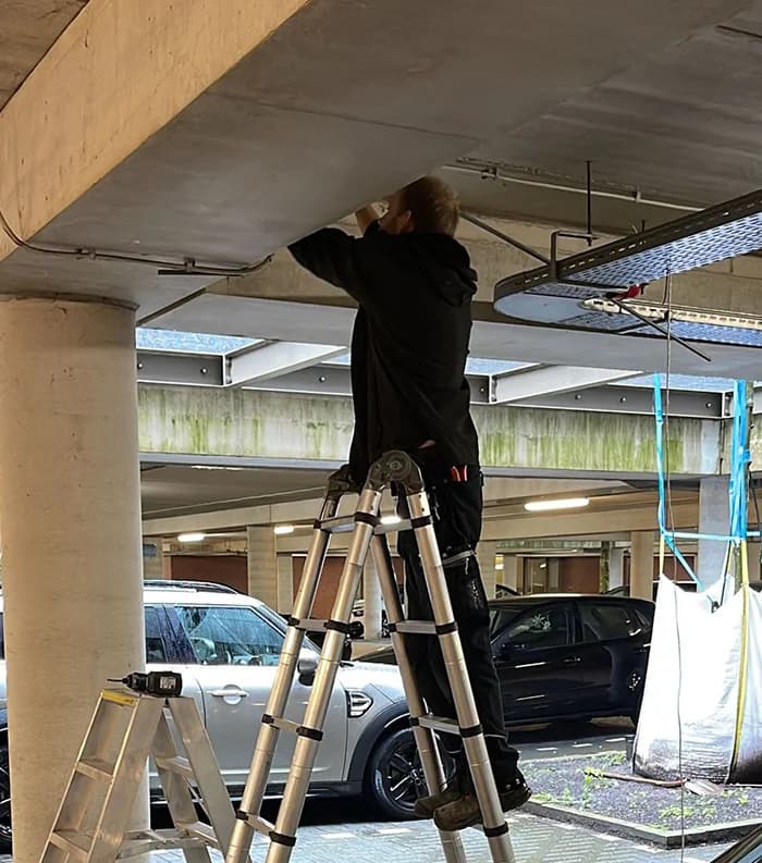 Installateur Bob plaatst camerabewaking in parkeergarage Murano Zaandam