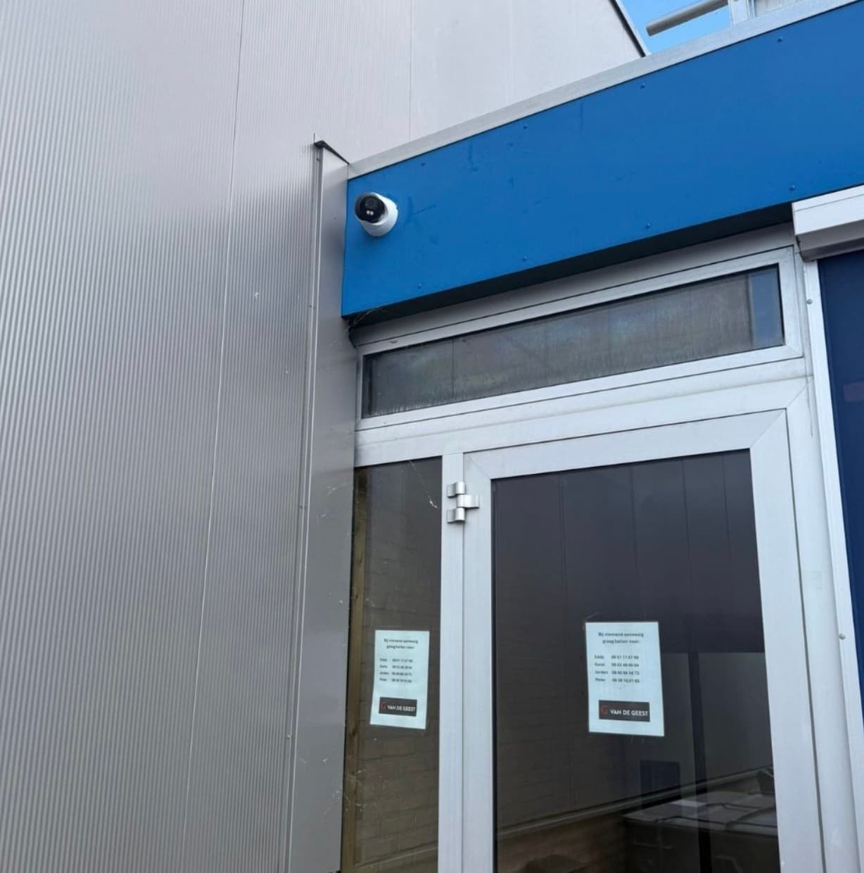 Bedrijfspand in Nijkerk, gevelmontage