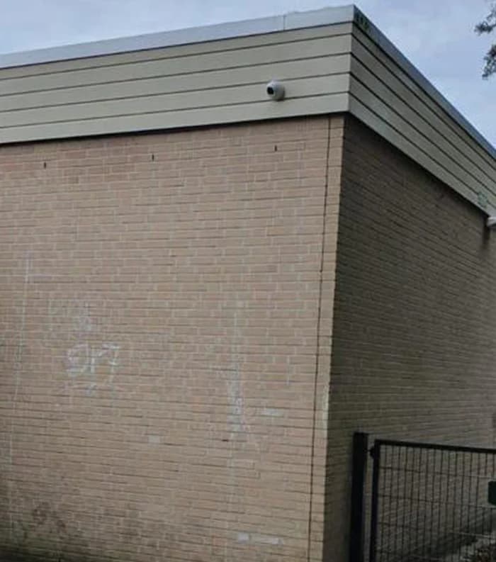 Schoolplein met camerabewaking overdag door Securetech