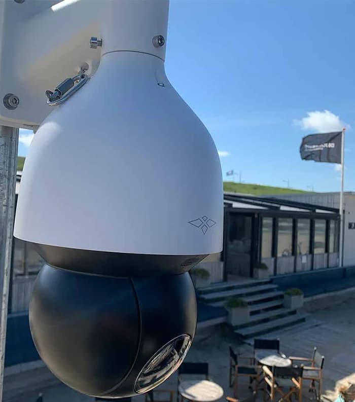Securetech monteurs bij cameratoezicht-project in Bergen aan Zee