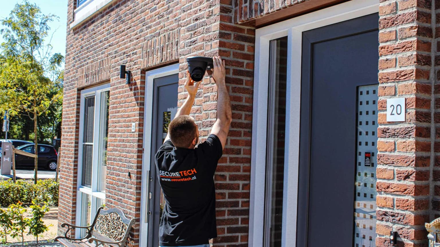 Tussenwoning in Rotterdam met 2 bewakingscamera's