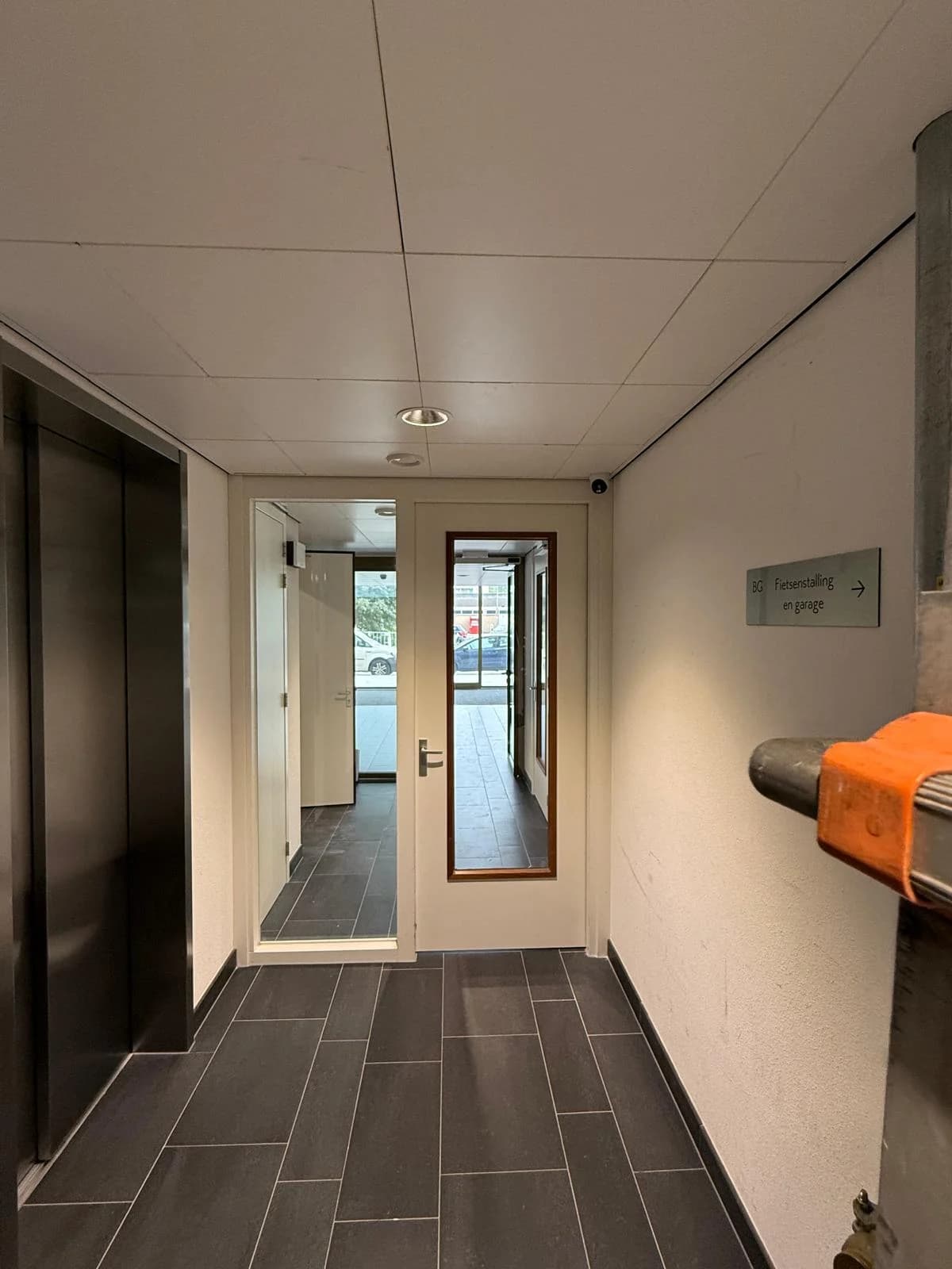 Camera-bewaking bij hoofdentree en fietsenstalling van VvE Alexliving Rotterdam