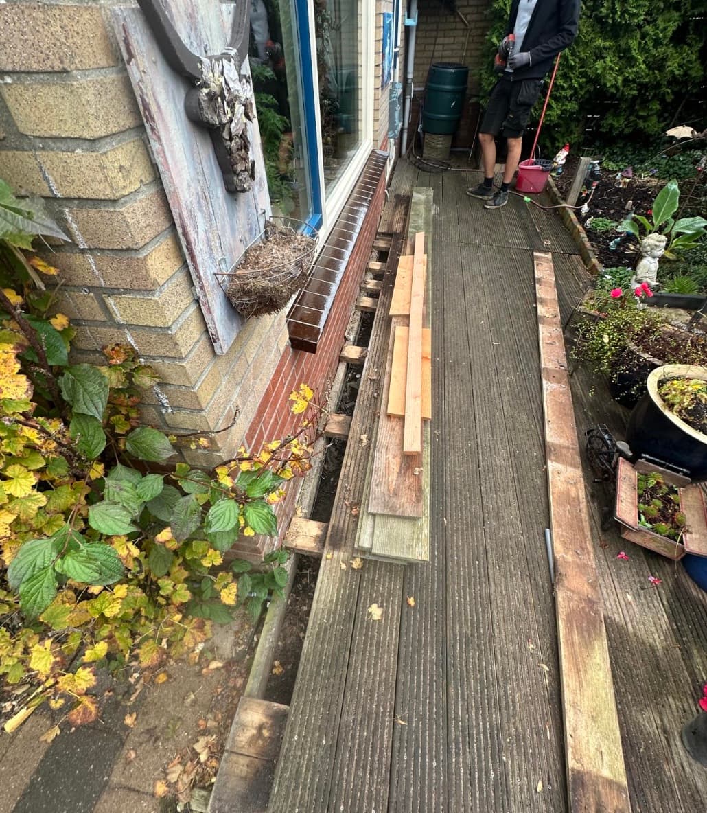 Zij-aanzicht van woning Wervershoof tijdens installatie