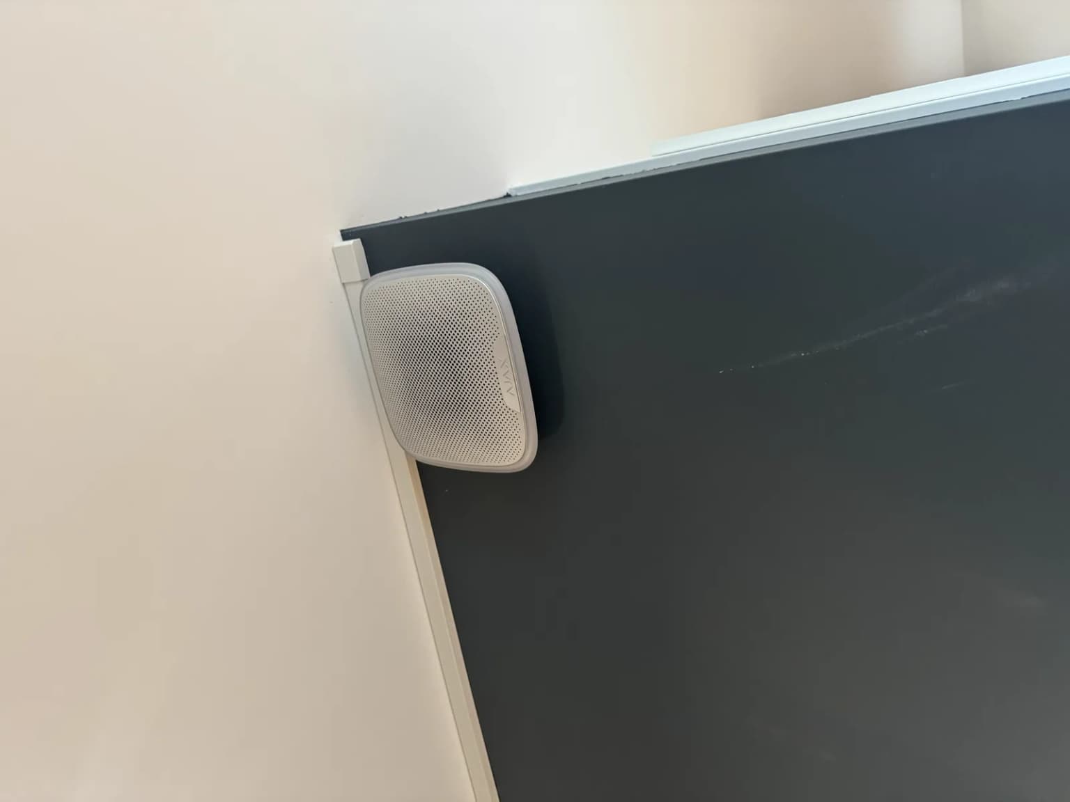 Na een inbraak in Alkmaar: alarmsysteem en camera voor blijvende gemoedsrust