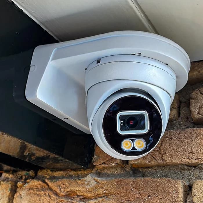 Detailshot van camera aan woninggevel in Soest door Securetech