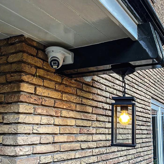 Turret-camera op bakstenen gevel van woning in Soest door Securetech