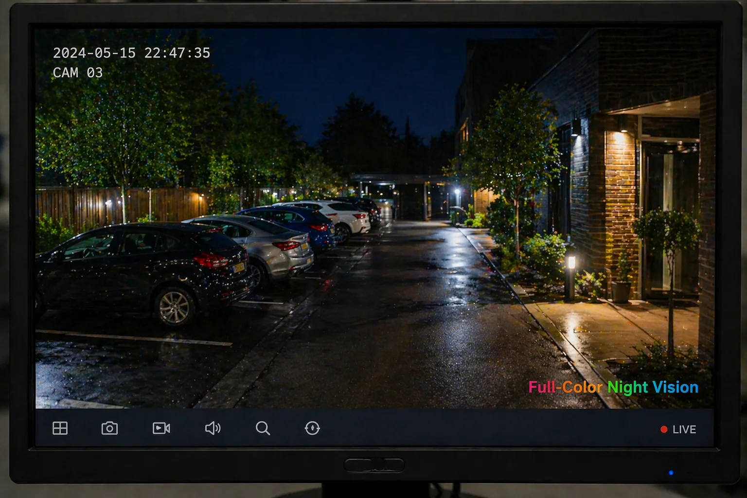 Monitor met parkeerplaats in volledige kleur bij nacht dankzij starlight full-color night vision