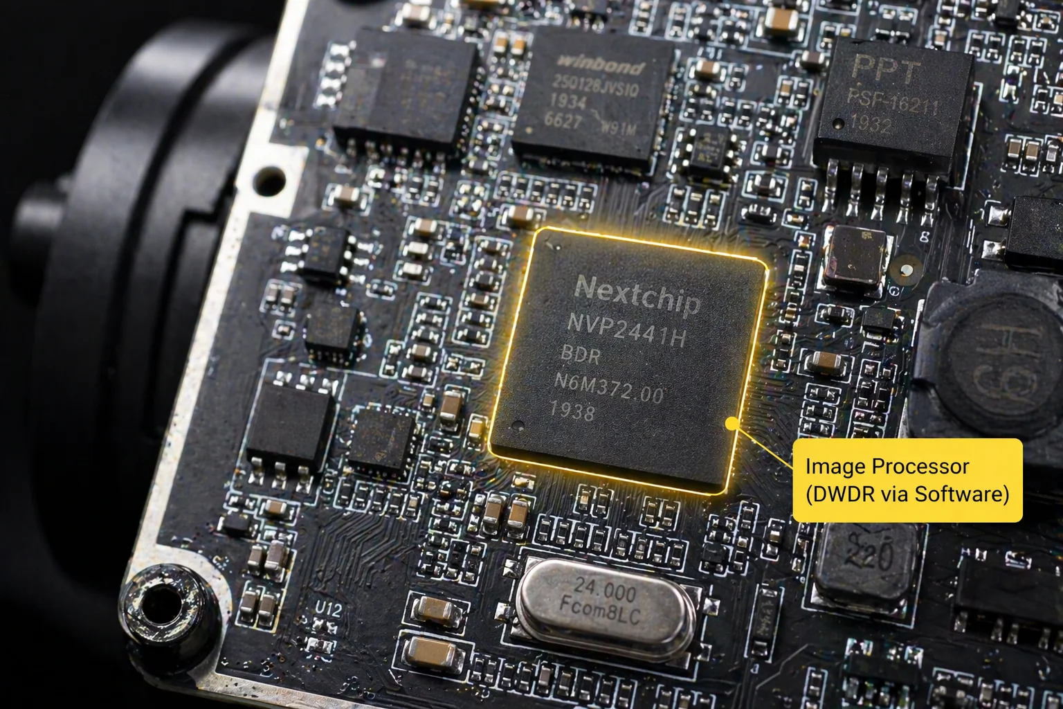Macro-opname van een beveiligingscamera-PCB met de image processor chip die DWDR via software uitvoert