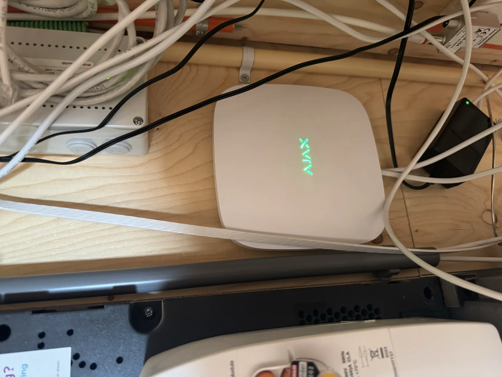 Ajax Hub 2 alarmcentrale gemonteerd in de meterkast van het appartement in Alkmaar